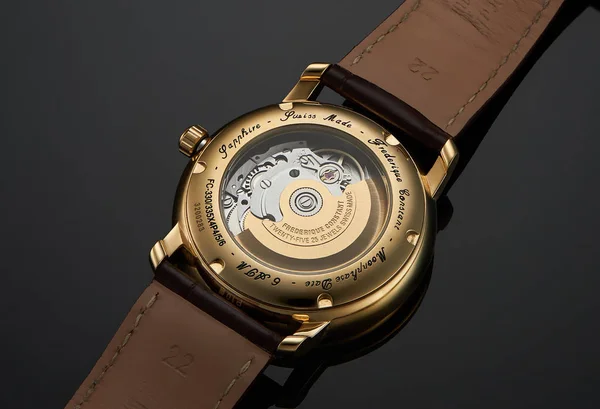 Reloj de oro de cerca. Frederique constante — Foto de Stock