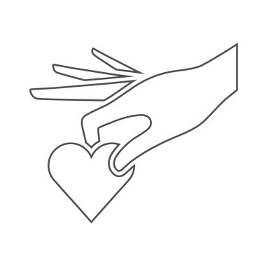 kırpılmış görüntü üzerinde beyaz izole kalp tutan kadın