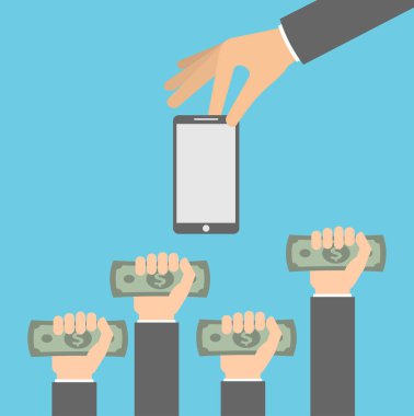 Diğer eller para tutarken bir akıllı telefon tutan el