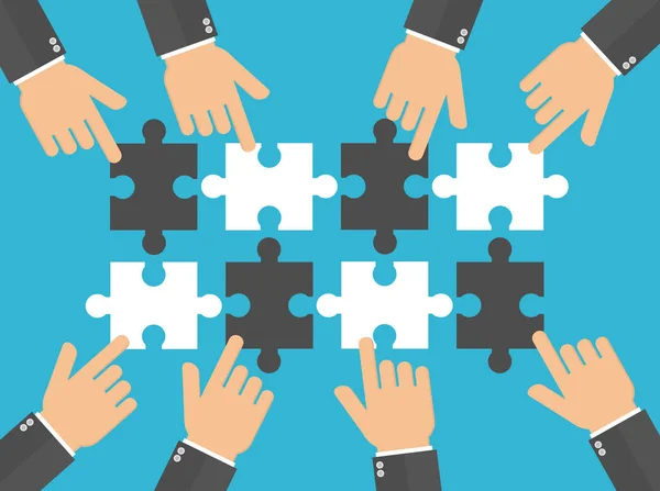 İşadamları koyarak puzzle parçaları birlikte, ekip çalışması kavramı