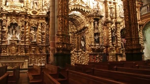 Innenraum der Kirche von San Francisco in Porto, Portugal — Stockvideo