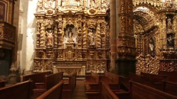 Innvendig i San Franciscos kirke i Porto, Portugal – stockvideo