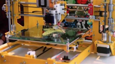 3d printerlere harcama maddeler yakın çalışma. 3D baskı