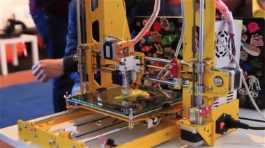 3d printerlere harcama maddeler yakın çalışma. 3D baskı