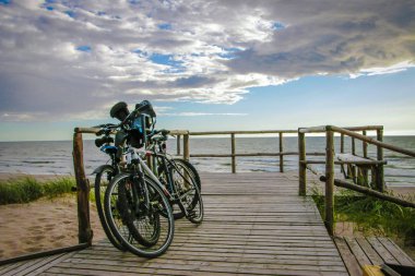 Plaj, sahil, deniz ve Bisiklet Bisiklet