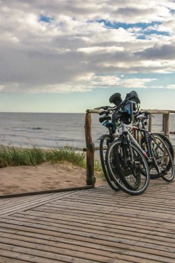 Plaj, sahil, deniz ve Bisiklet Bisiklet