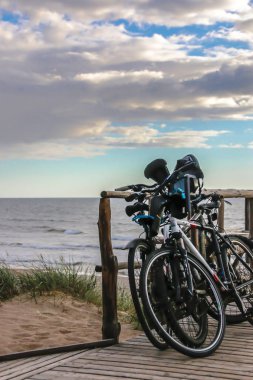 Plaj, sahil, deniz ve Bisiklet Bisiklet