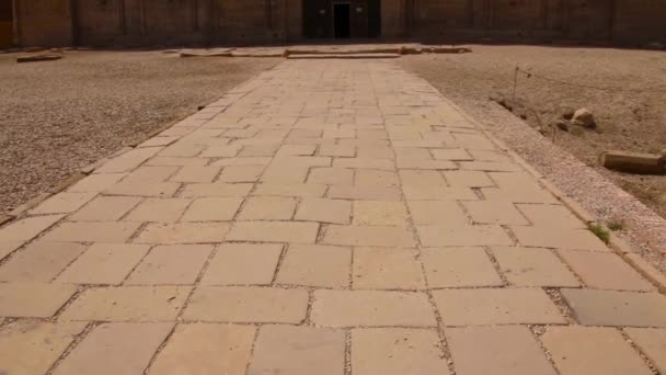 Красиві стародавнього храму Dendera або Hathor храм. Єгипет, Dendera, стародавнього єгипетського храму поблизу міста Кен. — стокове відео