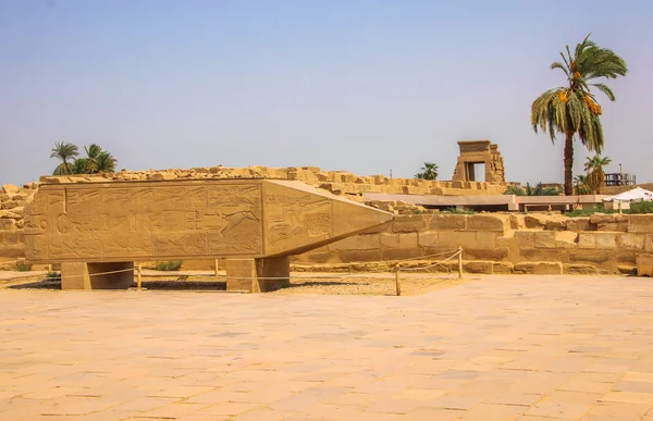 Kauniin Muinaisen Temppelin Rauniot Luxorissa Amun Ran Keskustemppelin Rauniot — kuvapankkivalokuva