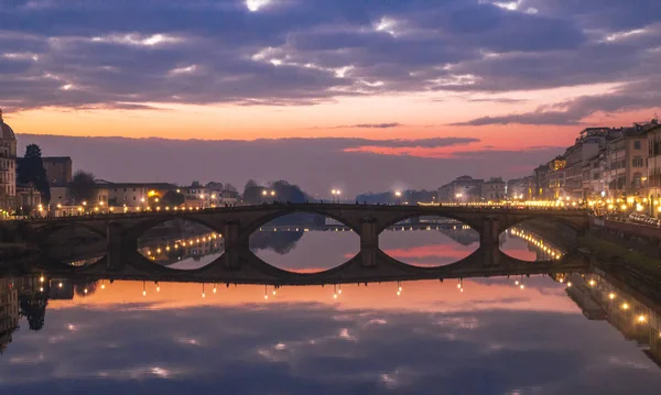 Ortaçağ Köprünün Carriya Arno Nehri Günbatımı Manzara Üzerinde Görünüm Üzerinden — Stok fotoğraf