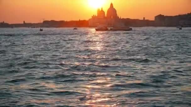 Boote Und Freizeitboote Fahren Auf Dem Großen Kanal Venedig Italien — Stockvideo