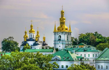 Kiev-Pechersk Lavra Kiev Fransızca tarafından kurulan ilk manastır biridir En önemli Ortodoks türbelerin biri.
