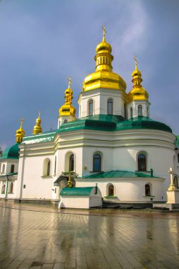 Kiev-Pechersk Lavra Kiev Fransızca tarafından kurulan ilk manastır biridir En önemli Ortodoks türbelerin biri.