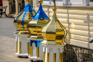 1930'lu yılların Archangel Michael onuruna St. Michael'ın altın Manastırı Kiev, 1997-1998 yılında katedral kilise formları yeniden faaliyet yok.