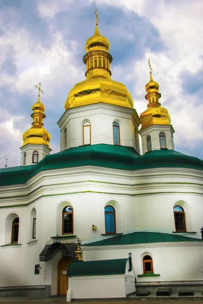 キエフ ペチェールシク大修道院はキエフ ルーシによって設立された最初の修道院の一つ最も重要なオーソドックスな神社の一つ — ストック写真