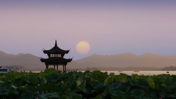 Hermoso Amanecer Con Una Antigua Pagoda — Vídeo de stock