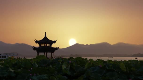 自由女神像在乌萨对天空和云朵 — 图库视频影像