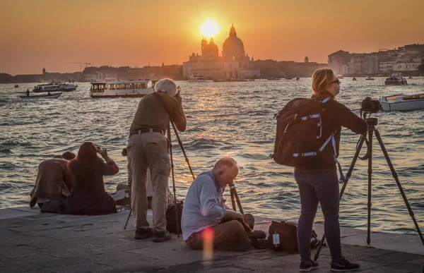 Photographer Take Pictures Picturesque Sunset Santa Maria Della Salute Venice — Stock Photo, Image