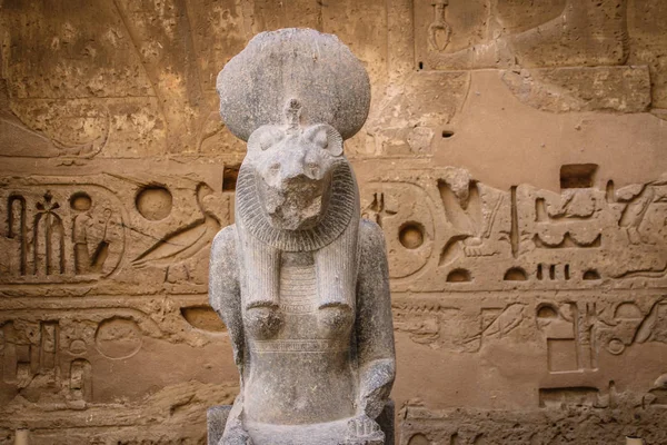 Mısır Tanrıçası Sekmet Aslan Başlı Heykeli — Stok fotoğraf