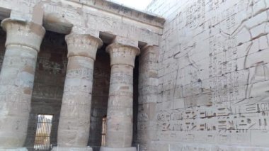 Güzel antik Medine-Habu Tapınağı. Mısır, Luxor.