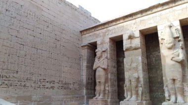 Güzel antik Medine-Habu Tapınağı. Mısır, Luxor.
