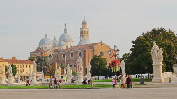 Piazza della Valle a bazilika Santa Justina v Padově