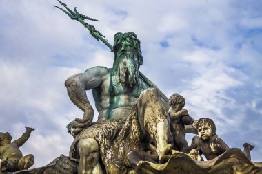 Şehrin güzel heykel Berlin Neptune'de Çeşme