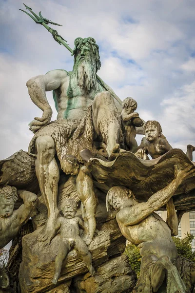 Прекрасная Скульптура Городского Фонтана Нептун Берлине — стоковое фото