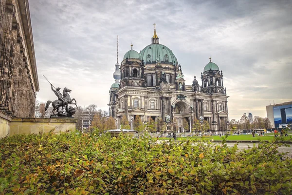 壮大なベルリン大聖堂や建物 ベルリン ドイツのプロテスタントの大聖堂のドーム — ストック写真