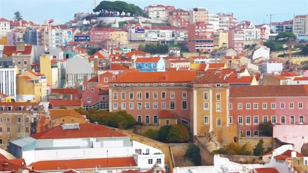 Eeuwenoude architectuur van Lissabon, Portugal, stadsgezicht, uitzicht op de stad. — Stockvideo