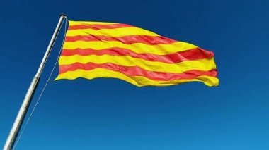 Catalonia bayrağı. Sanyor Barcelona üzerinden uçar