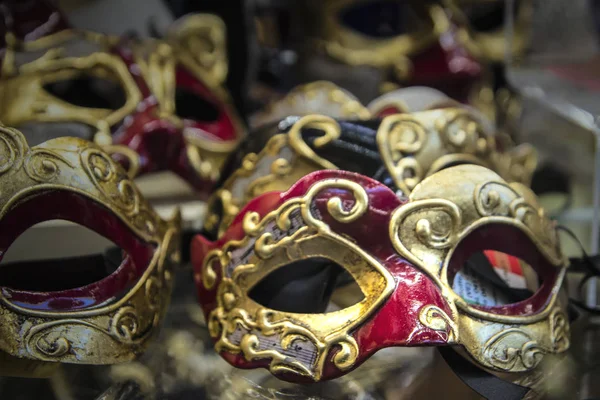 美丽明亮的狂欢节威尼斯面具特写 — 图库照片