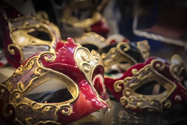 美丽明亮的狂欢节威尼斯面具特写 — 图库照片