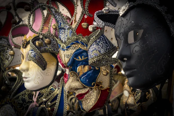 Jasne Piękne Karnawałowe Maski Weneckie Zbliżenie — Zdjęcie stockowe