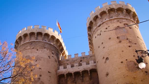 Defensive towers Quart in the historic center of Valencia — Stock Video