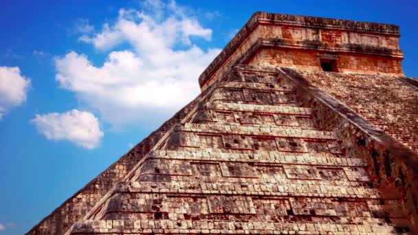 Чичен Ица Майя, пирамида Кукулкан в Мексике — стоковое видео
