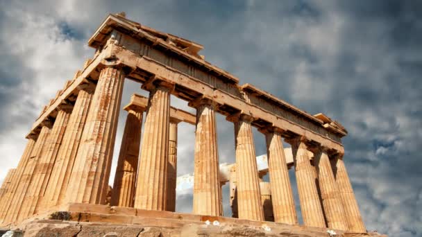 Parfenon, templo griego antiguo, situado en la Acrópolis de Atenas — Vídeos de Stock