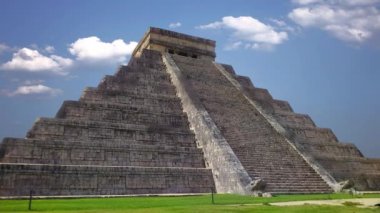 Chichen Itza Maya, Meksika için Tüylü yılan piramit