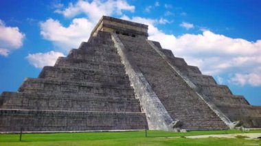 Chichen Itza Maya, Meksika için Tüylü yılan piramit