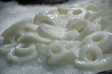 Taze deniz ürünleri, taze mürekkep ve ahtapot üstünde belgili tanımlık sayaç