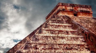 Chichen Itza Maya, Meksika için Tüylü yılan piramit