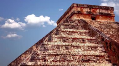 Chichen Itza Maya, Meksika için Tüylü yılan piramit