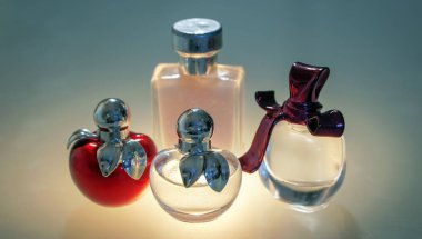 Güzel modern Cam Şişeler için kadın parfüm