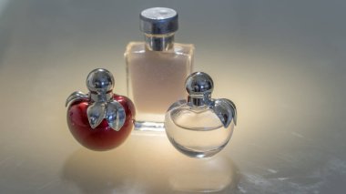 Güzel modern Cam Şişeler için kadın parfüm