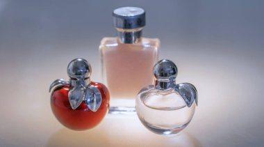 Güzel modern Cam Şişeler için kadın parfüm