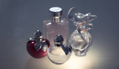 Güzel modern Cam Şişeler için kadın parfüm