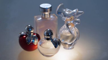 Güzel modern Cam Şişeler için kadın parfüm