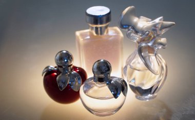 Güzel modern Cam Şişeler için kadın parfüm