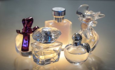 Güzel modern Cam Şişeler için kadın parfüm