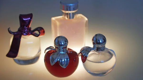 Beautiful modern glass bottles for women's perfume — Stock Photo, Image